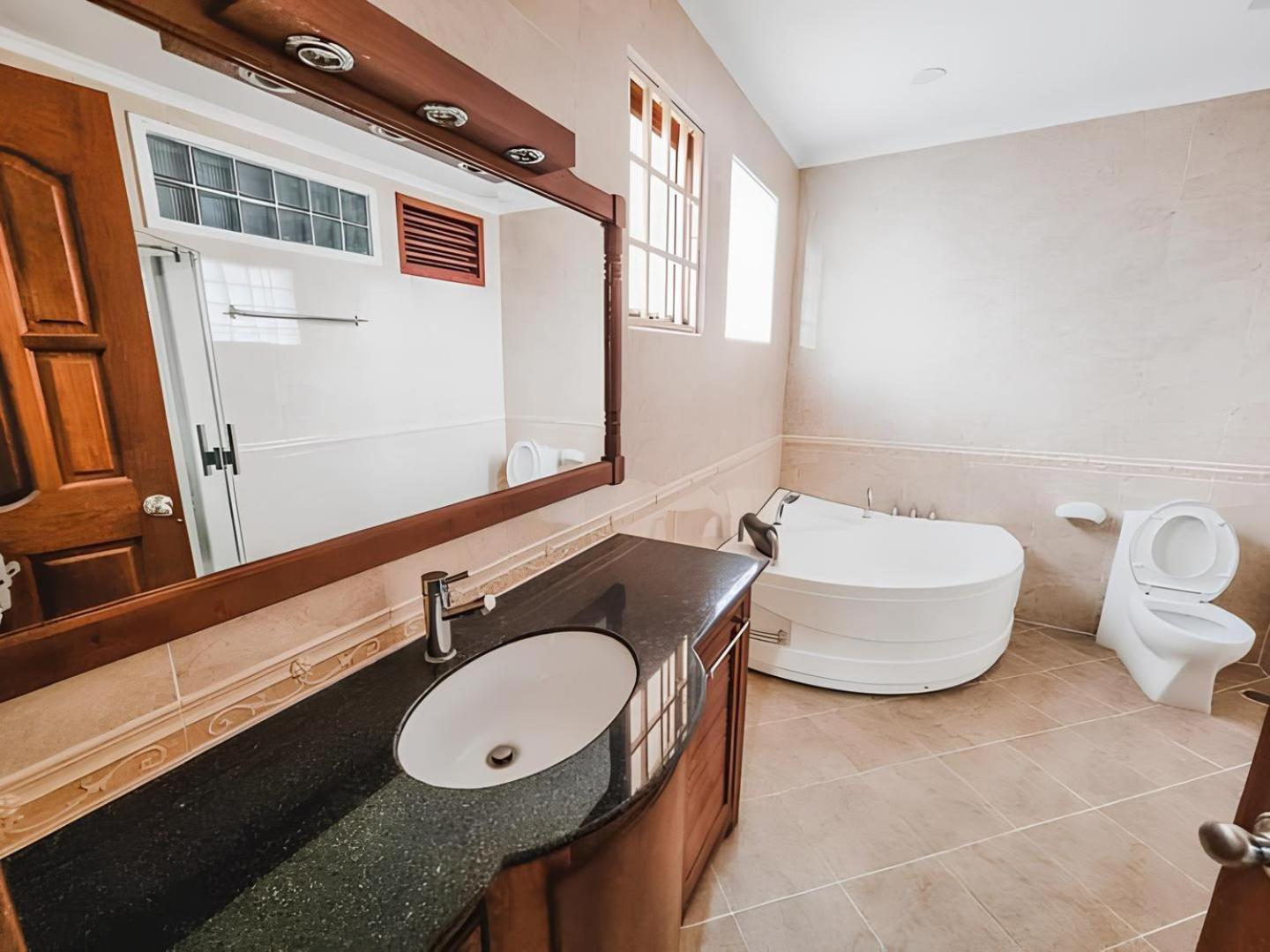 Hamptons Apartments Phnom Penh Dış mekan fotoğraf